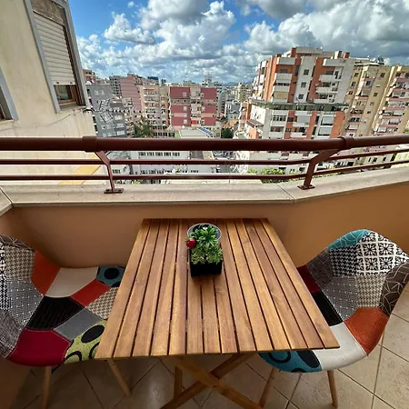 Appartement Urban Charm With Balcony Tirana
