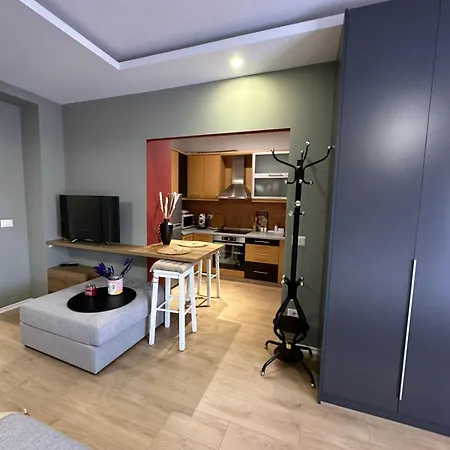 Urban Charm With Balcony