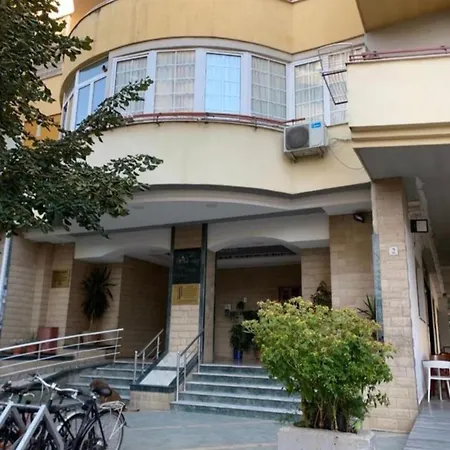 Appartement Urban Charm With Balcony Tirana