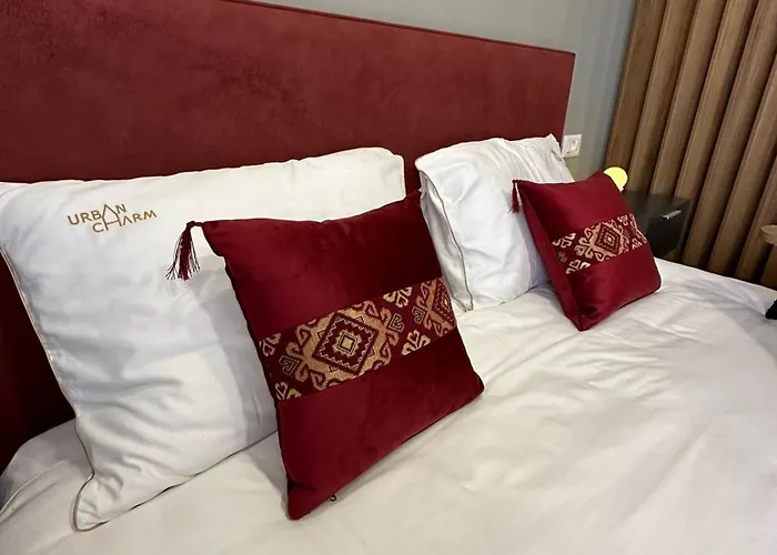 Urban Charm With Balcony Τίρανα